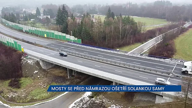 Mosty se před námrazou ošetří solankou samy, ŘSD používá automatický postřik