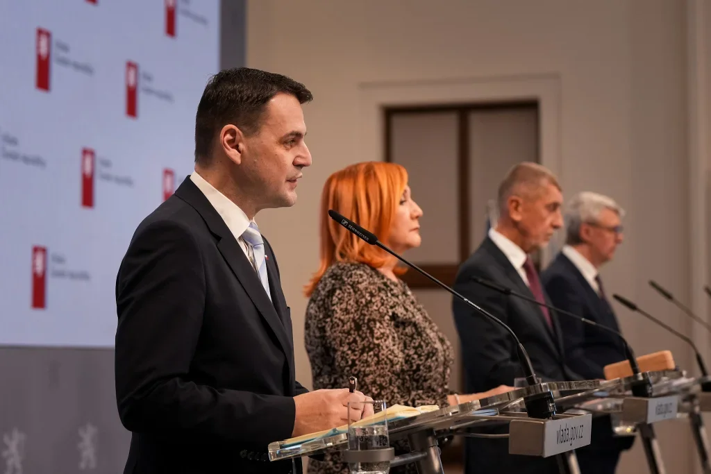 Konec vlády kvůli Macinkovi? Opozice chce hlasovat o vyslovení nedůvěry