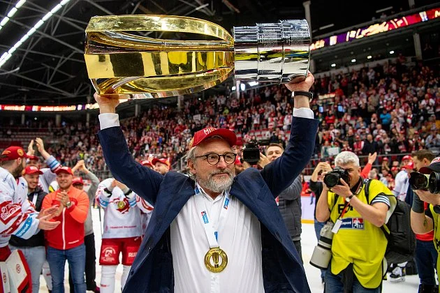 Nový trenér hokejové dvacítky. Augustu střídá Moták, kouč šampionů z Třince