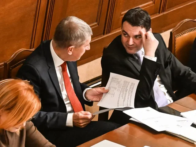 Macinka veze Motoristy spíš do Gumáků než učebnic politologie. Prezidentovi jeho zbrklost hraje do karet