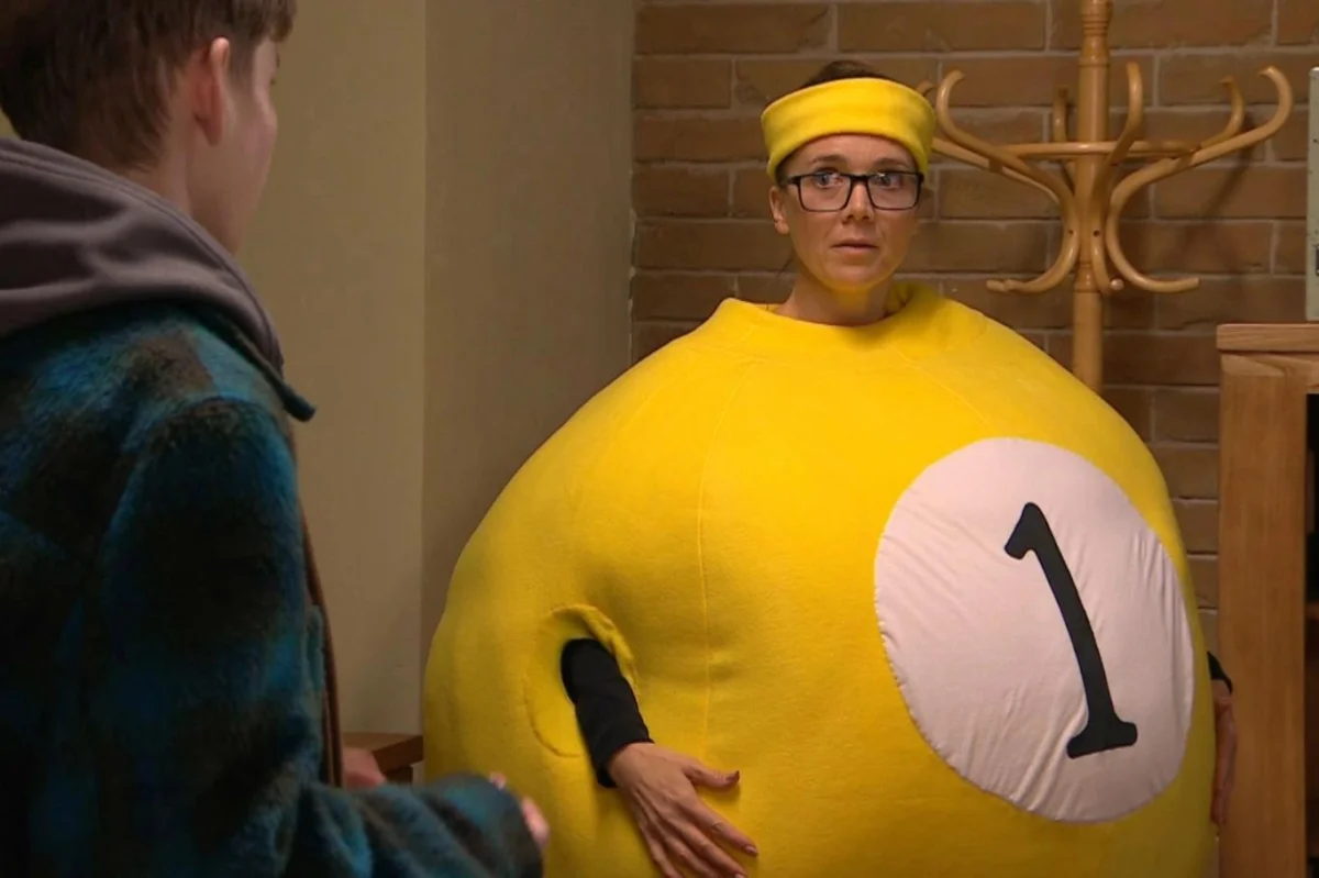 Dnes v Ulici: Soňa rozjíždí bizár na sociálních sítích, navlékne se do kostýmu kulečníkové koule