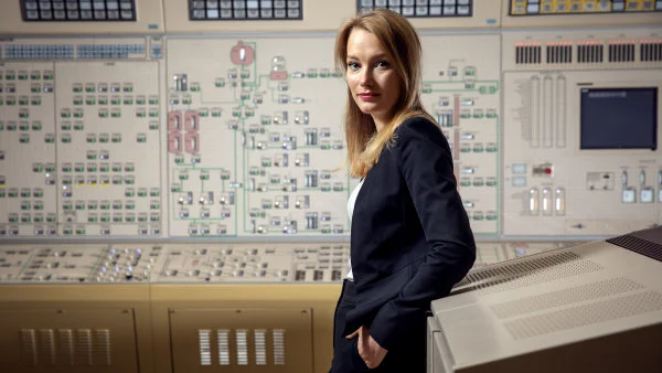 Žena, která dohlíží na nejvýkonnější zařízení v Česku. Mladá operátorka Adéla Chalupová popisuje, jak se velí v Temelíně