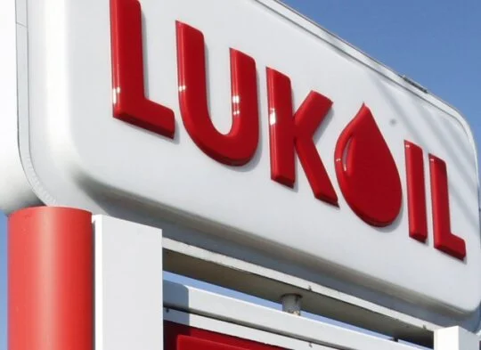 Lukoil se dohodl na prodeji mezinárodních aktiv skupině Carlyle
