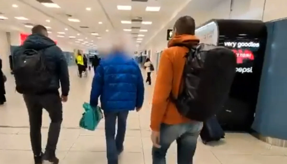 Policisté dopravili zpět do Čech muže, který se před spravedlností ukrýval dlouhých třicet let