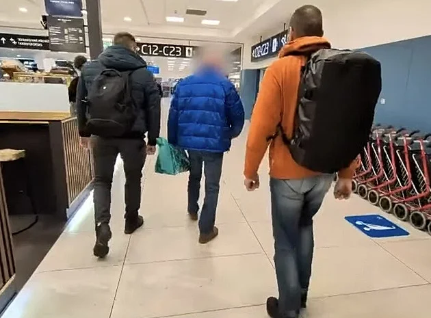 Po 30 letech přivezli podvodníka zpět. Byl chycen v roce 1993 při prodeji falešných západoněmeckých marek