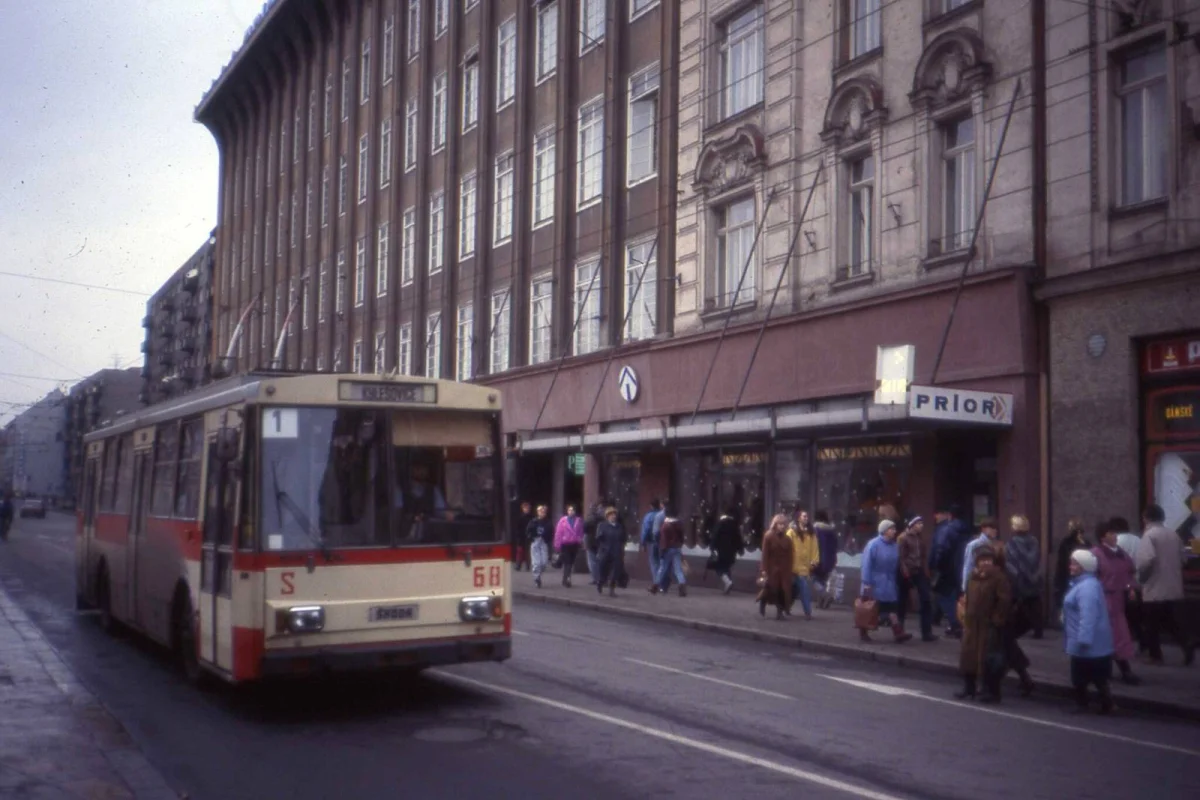 Výplata 3 200 Kčs, máslo za 28. Cenová facka roku 1991, která lidem ze dne na den vymetla kapsy