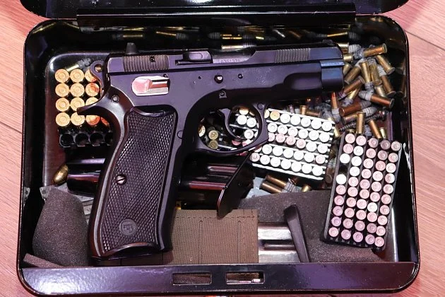 Z pašování léků a chemikálií pro výrobu pervitinu obžalovali v Liberci 11 lidí