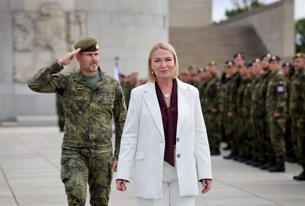 Tvrdý vzkaz Černochové Řehkovi. Zaútočila kvůli letounům pro Ukrajinu