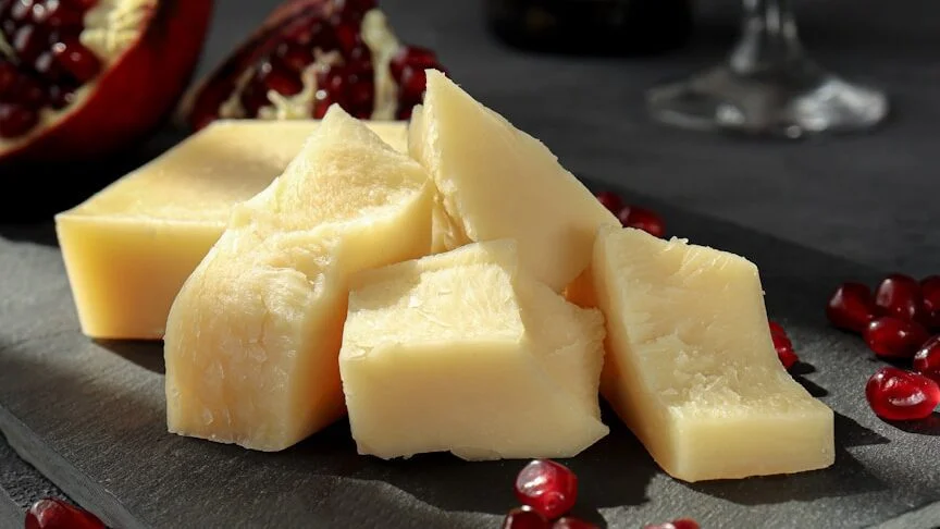 Zapomeňte na potravinovou fólii: Jak udržet sýr opravdu čerstvý po dlouhou dobu