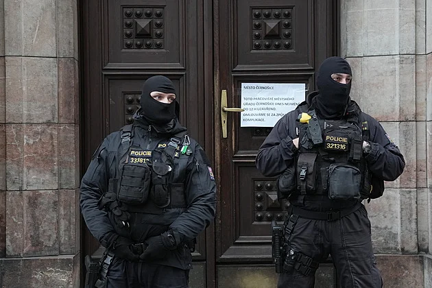 Kauza řidičáků v Černošicích. Žalobkyně žádá vazbu pro všech 16 obviněných