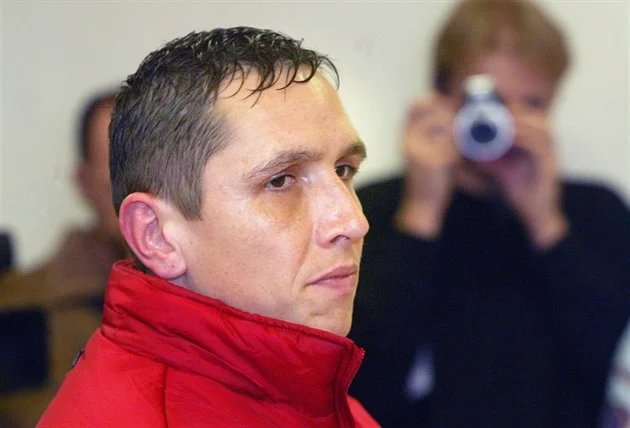 Jak dnes žije spartakiádní vrah Jiří Straka? Prý poklidně. Je ženatý, stará se o vnuka