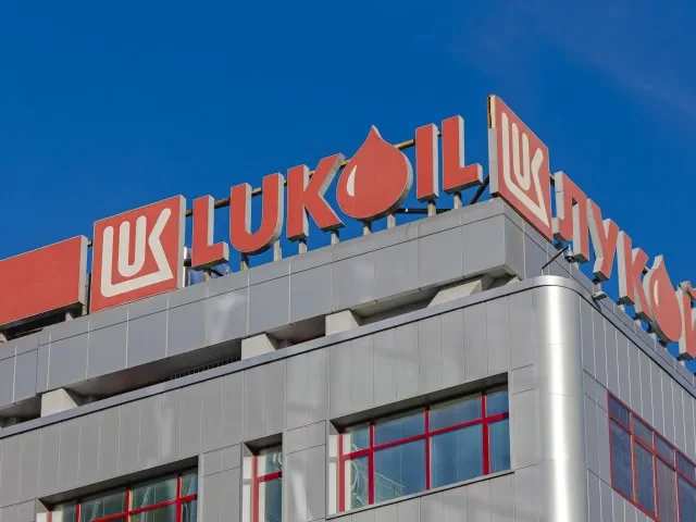 Ruský Lukoil se dohodl na prodeji mezinárodních aktiv skupině Carlyle