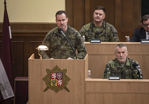 Trest za výrok o letounech L-159? Ministr Zůna zrušil Řehkovi cestu do USA