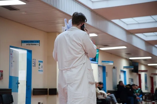 Referentem už není. Stíhaný bývalý ředitel Motola Ludvík dostal výpověď