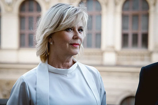 Prezident se prohání na motorce ve Španělsku, proč s ním není jeho manželka?