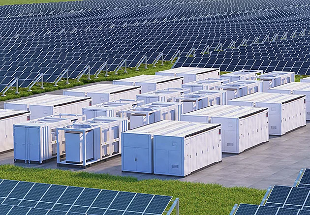 Číňan vsadil na bateriová úložiště. Jeho firma už je v hledáčku technologických gigantů