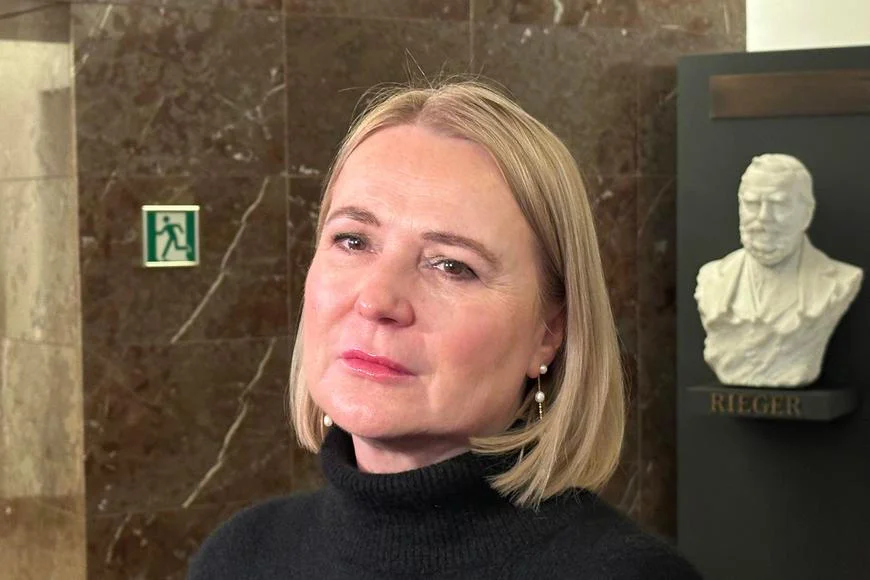 Černochová emotivně  k Ukrajině: Srdce chtělo, ale... Kritizovala Řehku