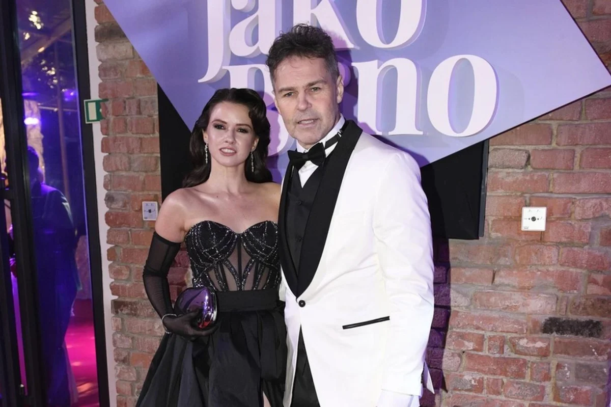 Branišová prozradila, že s Jágrem zažila své poprvé. Její návrhářka promluvila o těhotenství