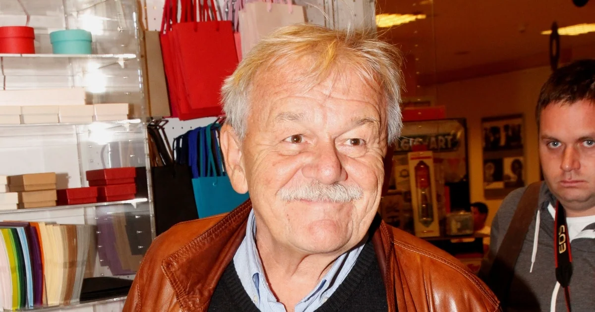 O 30 let mladší manželka dává Karlu Šípovi zabrat: Studuje si o důchodcích a nutí ho stále někam chodit