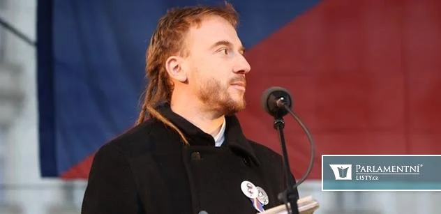 „Život patří těm, co se nepos*rou!“ Minář na Staromáku bránil demokracii