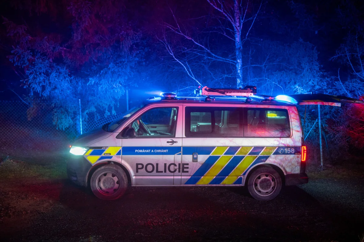 Při střetu s projíždějícím autem na Jihlavsku byla vážně zraněna nezletilá chodkyně