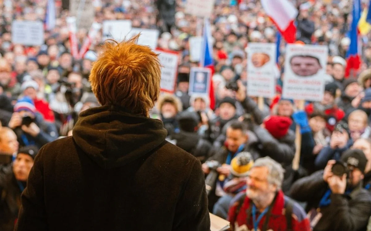 Desetitisíce lidí podpořily prezidenta Pavla na demonstraci, Milion chvilek chce na Letnou