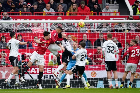 Manchester United zvítězil 3:2 nad Fulhamem, rozhodl Šeškův gól v nastavení