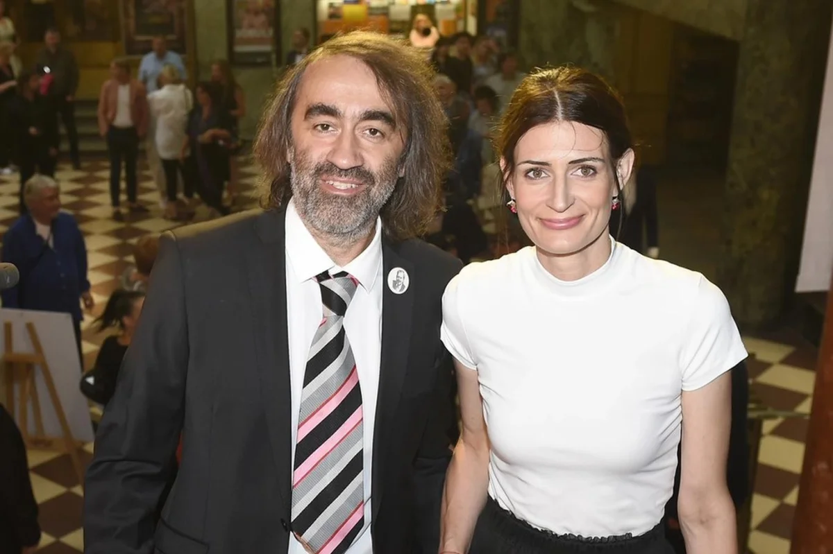 To je podoba! Starší syn Koháka vypadá jako bavič zamlada, podívejte. Najdete i rysy po krásné mamince?