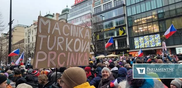„Macinka s*re všechny. Zeman je za chvíli mrtvej.“ Byli jsme v davu mezi demonstranty