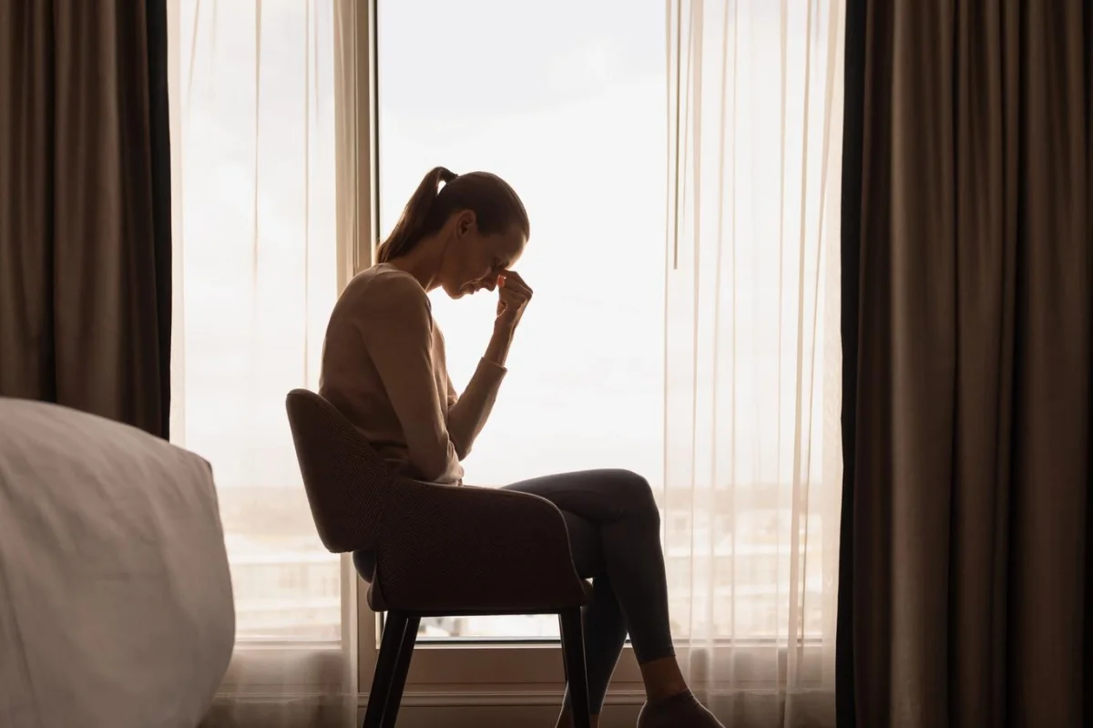 Oběť vlastního útoku kyselinou: Ženu pálí její slzy i smích. Lékaři mluví o záhadě