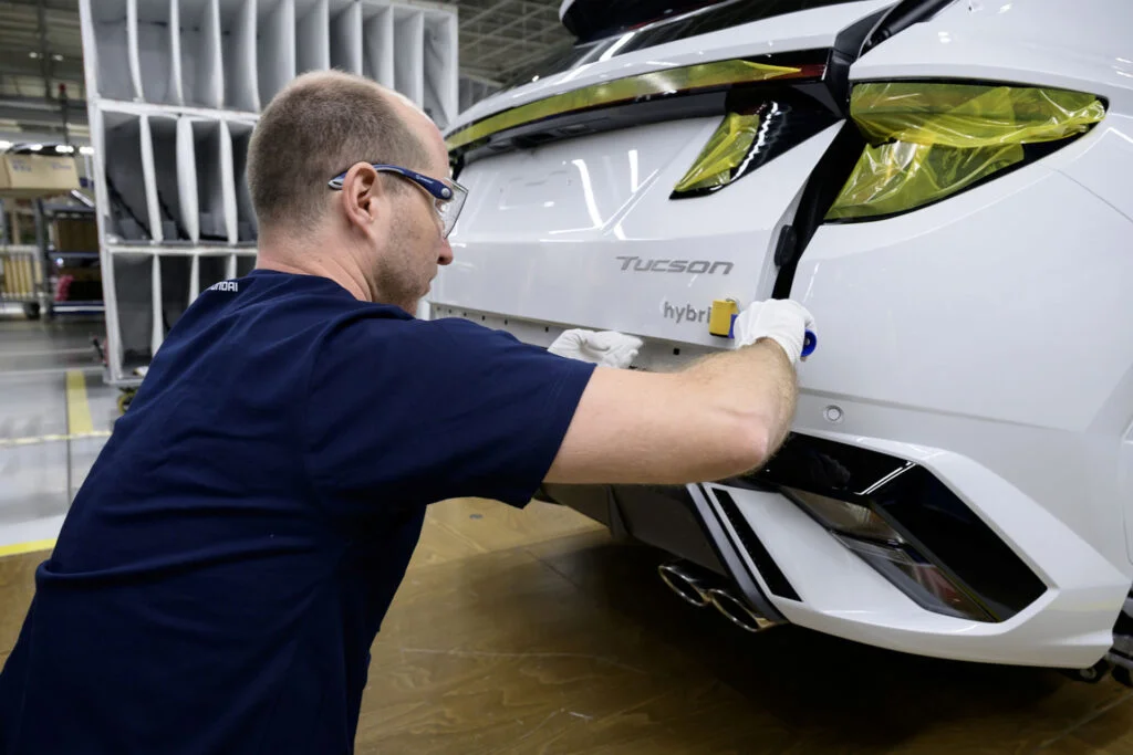 Nošovice oslavily 5 milionů aut, jubilejní vůz si dokončil sám majitel