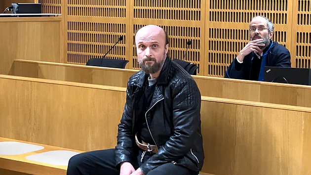 Týrání a téměř každodenní znásilňování. Soud poslal českého Trumpa do vězení