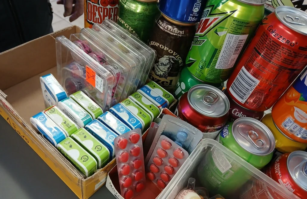 Místo cigaret našli léky: Celníci narazili v příhraničí na prodavače nelegální viagry