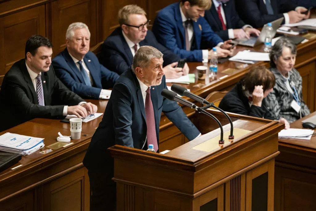 „Festival pokrytectví a kabaret,“ brání se Babiš. Agrofert žádné dotace nečerpá