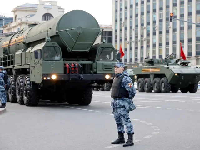 Rusko je připraveno na nový svět bez omezení jaderných zbraní. Obama bije na poplach