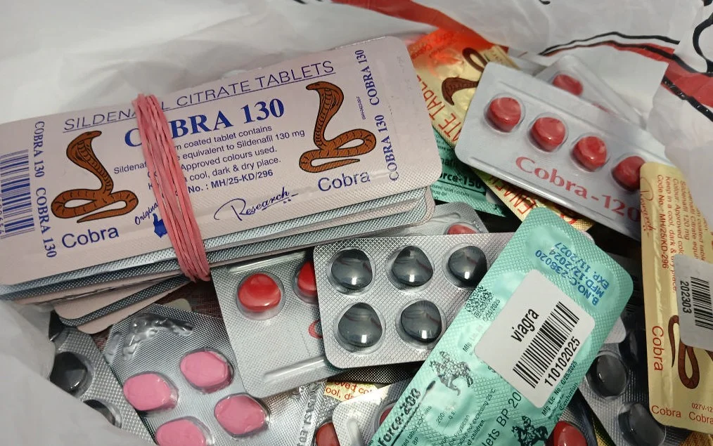 Plzeňští celníci zadrželi 376 kusů neregistrovaných léčiv