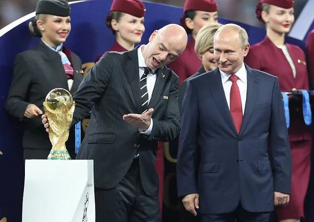 Infantilní Infantino? Šéf FIFA chce návrat Rusů, velebí Trumpa a urazil Anglii