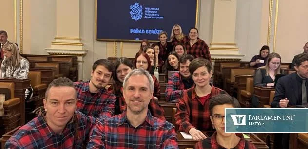 „Myslíte, že umlčíte lidi na náměstích?“ Opozice dostala slovo