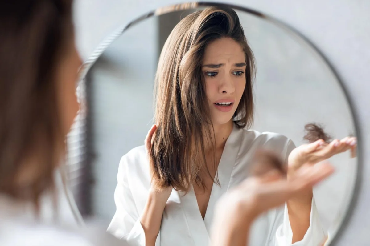 Padají vám vlasy? Možná jim nechybí sérum, ale večeře - Zdraví kondice.cz článek na Media24.cz