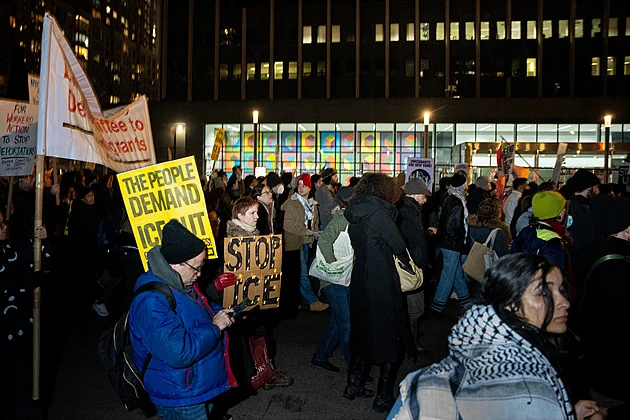 New York bude sledovat agenty ICE,  nasadí pozorovatele ve fialových vestách