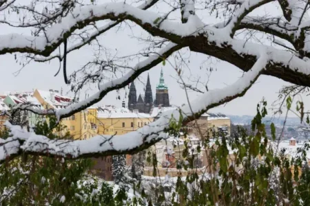 Počasí v následujících dnech přinese do Česka střídání deště a sněžení