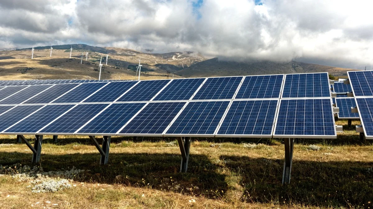 Evropa má suroviny pro čistou energii, Čína ale ovládá rafinaci. A v tom je celý problém