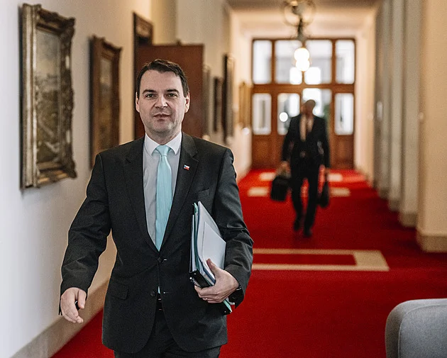 Prezident Pavel se sejde na Hradě s Babišem. Řešit by měli i Macinkovy SMS