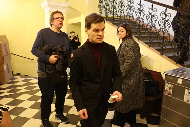 Kraus u soudu za znásilnění: Bude vypovídat dcera Enevové a rodiče Adama