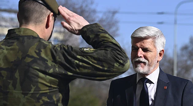 Pavel bude jednat o spolupráci s ministrem Zůnou a náčelníkem Řehkou