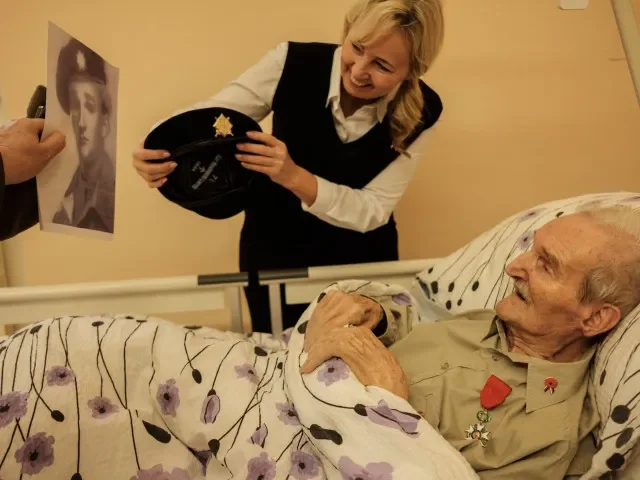 OBRAZEM: Český veterán bojů u Dunkerku získal francouzský Řád čestné legie