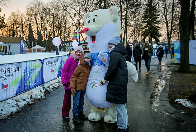 Fandění hokejistkám, bruslení i focení s maskoty. Začal olympijský festival