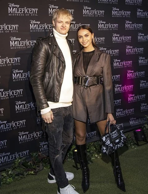 Problémový syn norské princezny vypovídal u soudu. Brečel a znásilnění popřel