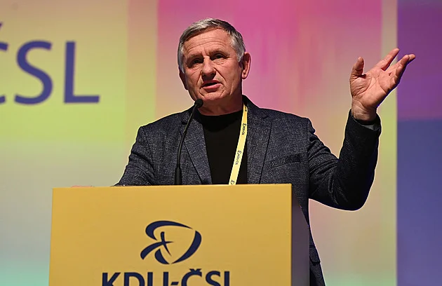 Jen hra a promyšlený tah prezidenta, říká Čunek o kauze Macinkových esemesek