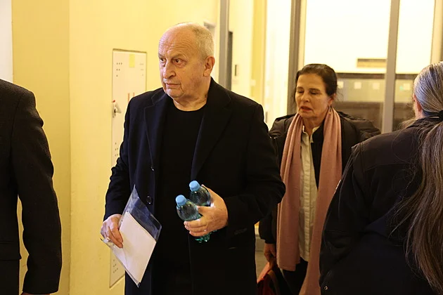 Soud s Adamem Krausem kvůli údajnému znásilnění: Přišli rodiče Jan Kraus a Jana Krausová